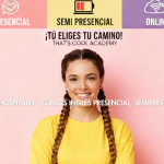 Chica joven con camiseta amarilla y trenzas sonríe. Imagen promocional de That's Cool Academia de Inglés en L'Hospitalet: Cursos Presenciales, Semi Presenciales y Online.